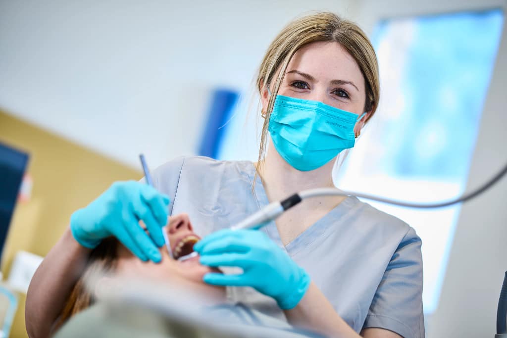 Edona Hulaj Prophylaxe Behandlung